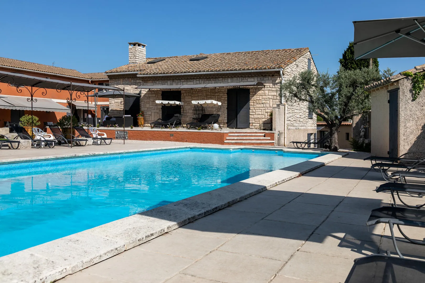 Hôtel 3 étoiles SaintRémydeProvence avec piscine